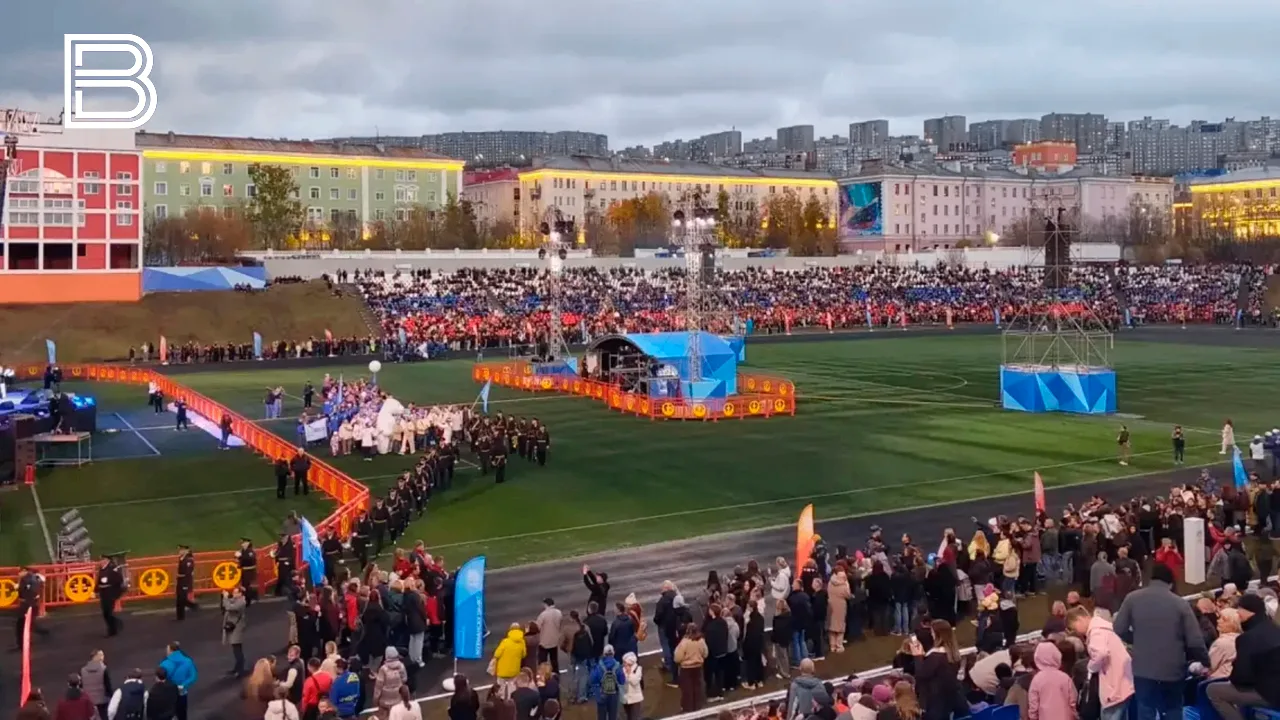 🎉  Вечерняя праздничная программа к 110-летию Мурманска началась с шествия трудовых ко...