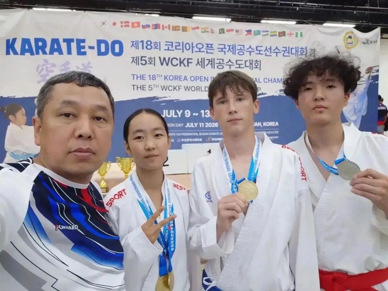 🏆 Три спортсмена из Улан-Удэ — три медали международного турнира в Южной Корее

Когда на татами вых