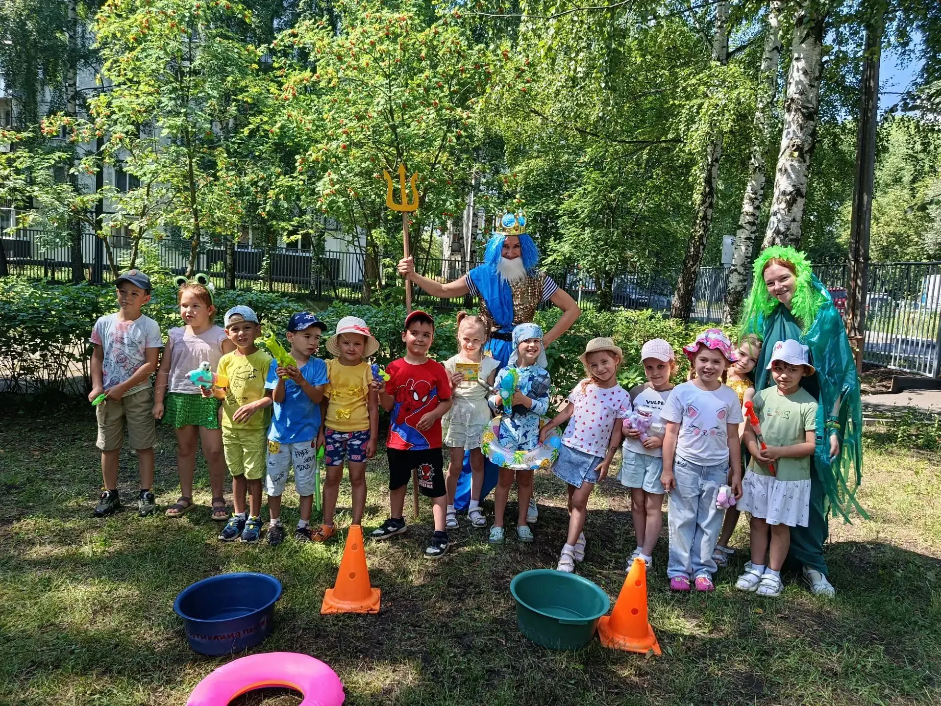 Лучший рецепт жаркого летнего дня = вода + смех + друзья. Именно так прошел наш День Нептуна!

Играл