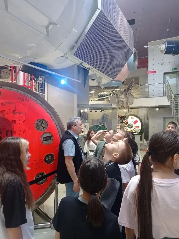 Экскурсия 5В и 5Г классов в Музей космонавтики: путешествие к звёздам  🚀 15 мая ученики 5В и 5Г клас