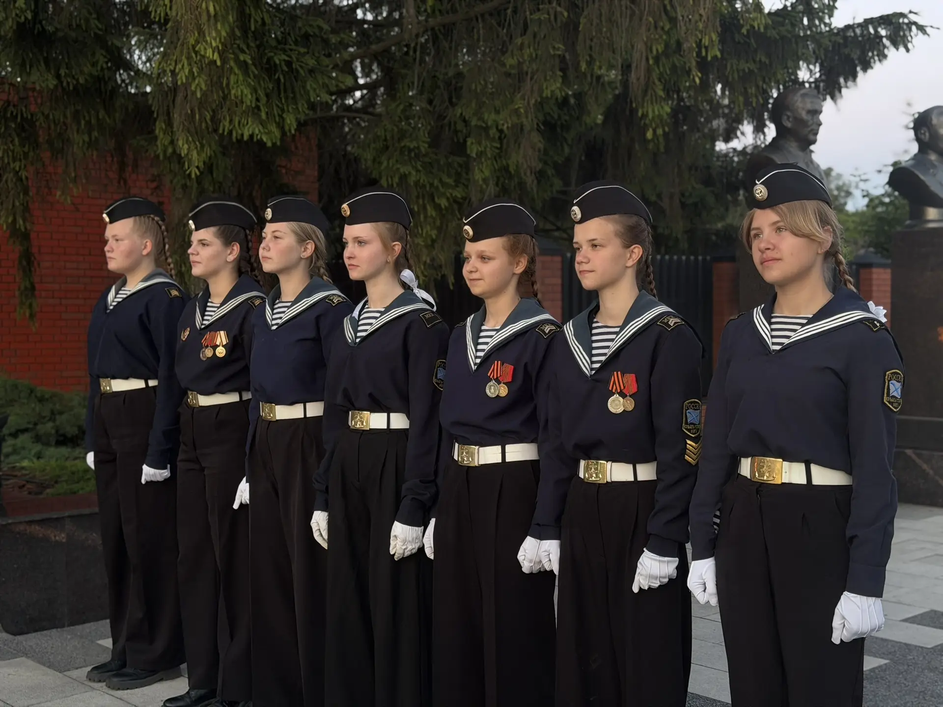 Сегодня, в День памяти и скорби, в 4 часа утра жители Новоусманского района отдали дань...