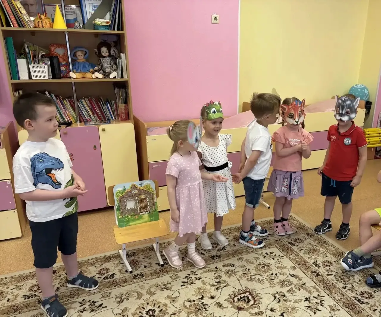 🎭 Инсценировка сказки «Теремок» в группе «Непоседы» — волшебство без выхода из группы! 🎪