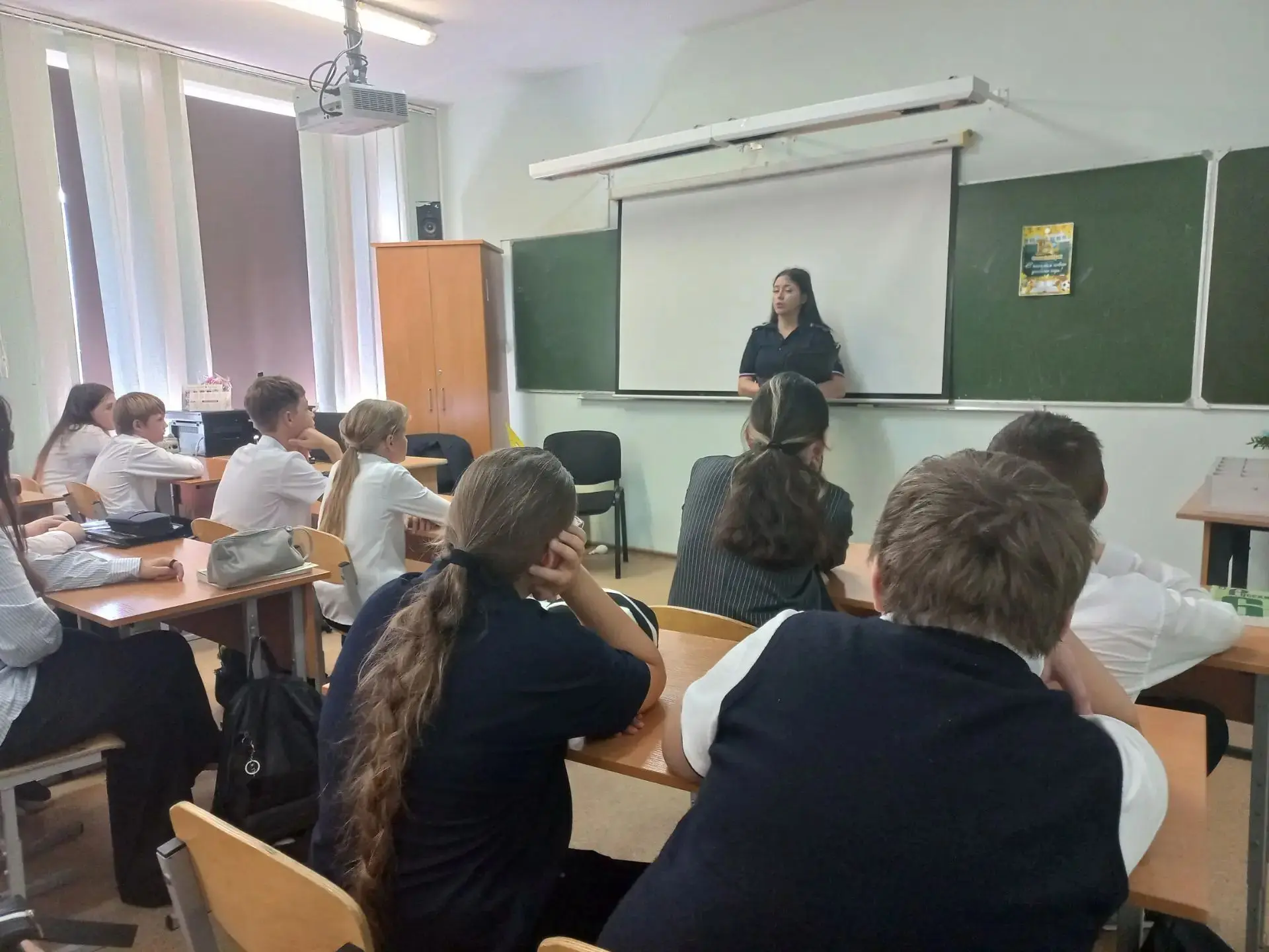 ⚡В рамках профилактической работы нашу школу посетила инспектор по делам несовершенноле...