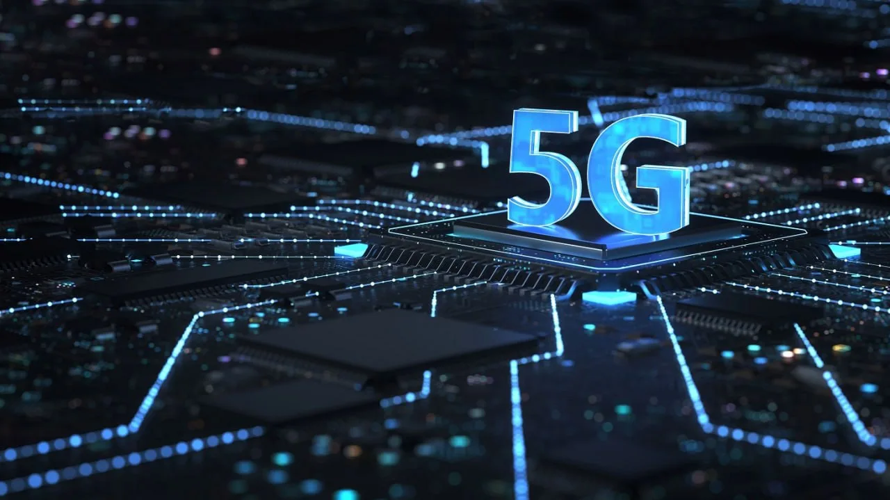 Минцифры ведет переговоры с Apple о запуске 5G на iPhone в российских сетях. Глава ведо...