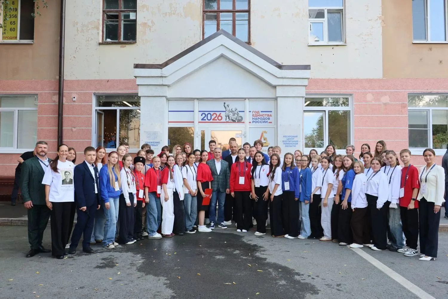 🤝 Полпред Артём Жога в Тюмени пообщался с юными патриотами Урала