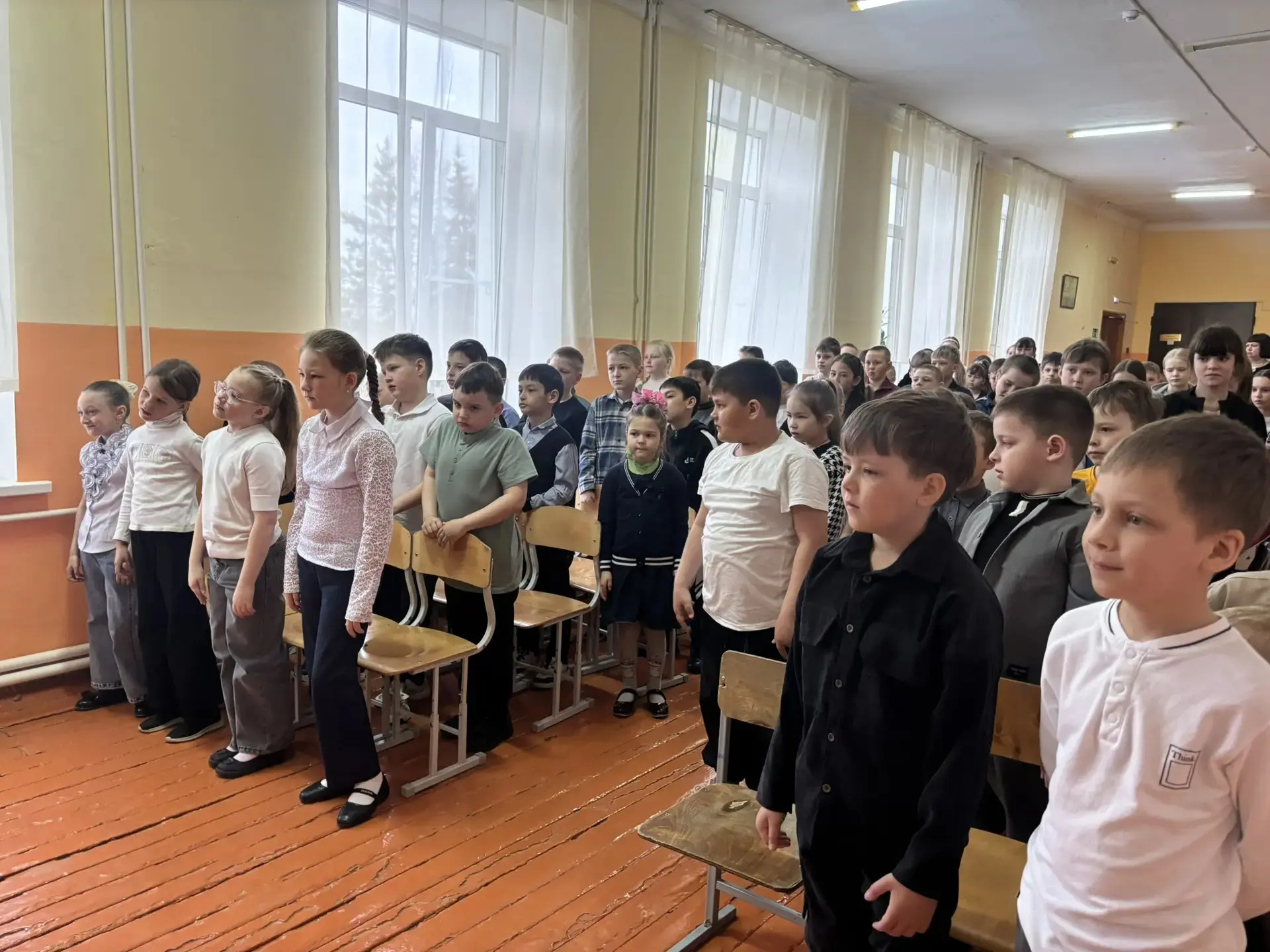 С наступлением весны и будущих летних каникул очень важно повторить правила дорожного движения. Ребя