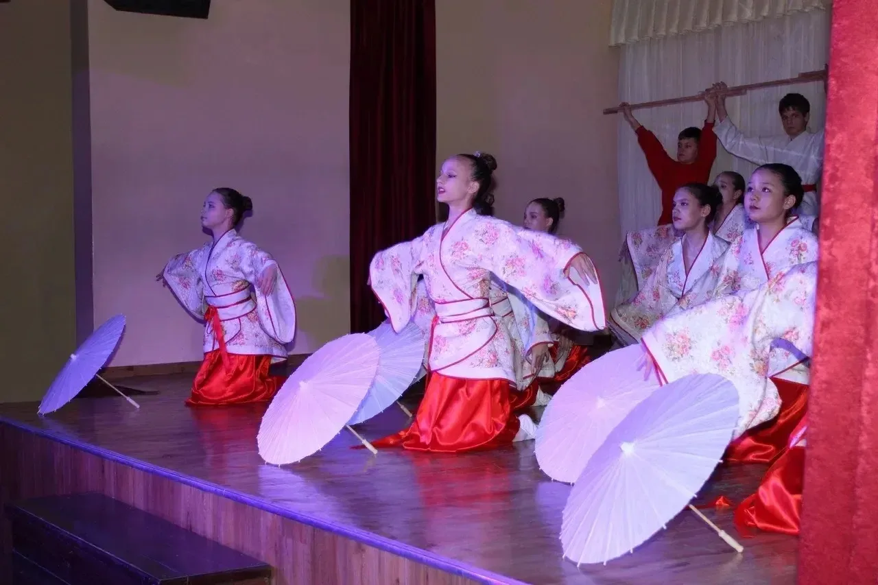 🪩ФЕЕРИЯ ТАНЦА В ЛИЦЕЕ №4: единство, дружба и любовь к Родине!  💃🏻13 и 14 февраля в нашем лицее было 