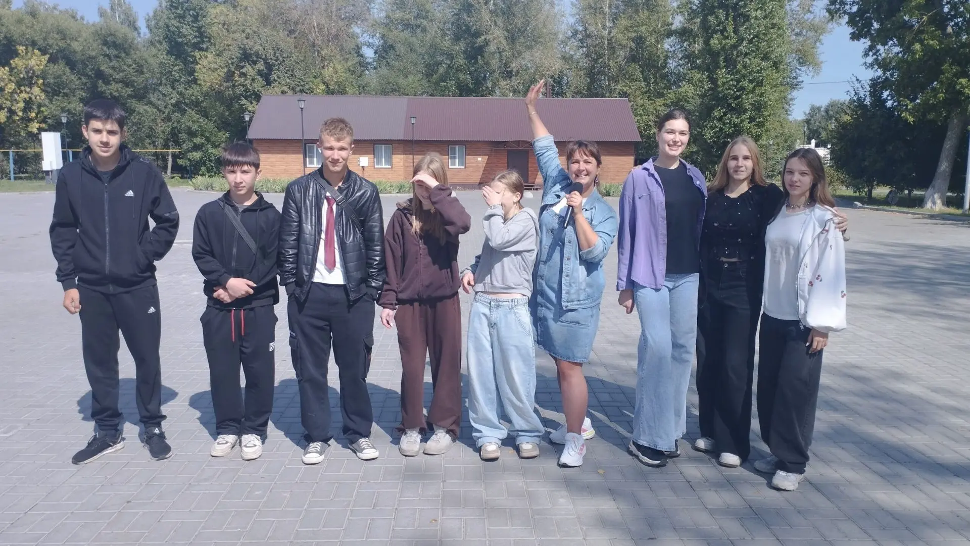 Песня звонко поётся, а лето незаметно пролетает! 🍂