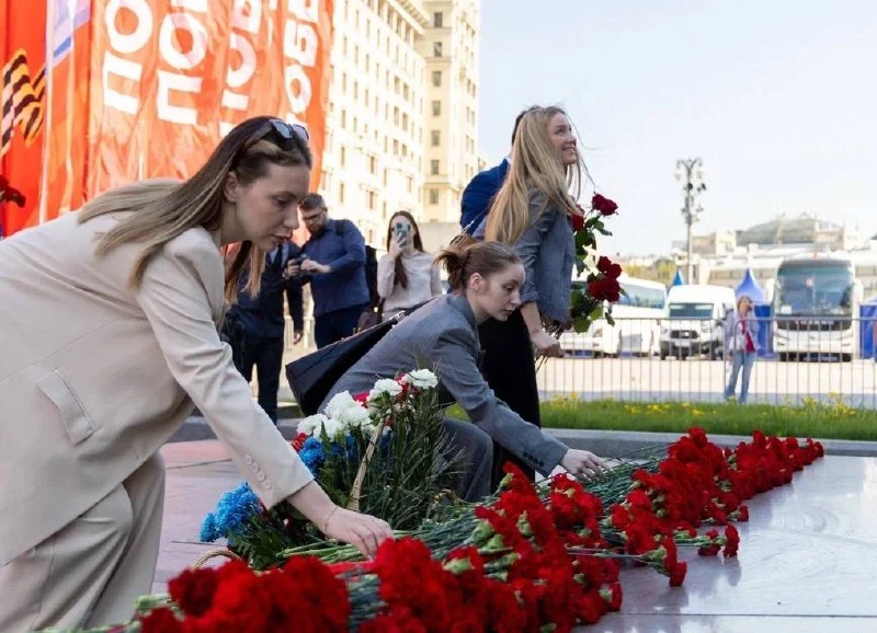 Делегация Минэнерго возложила цветы к могиле Неизвестного солдата   🇷🇺 В преддверии празднования 81-