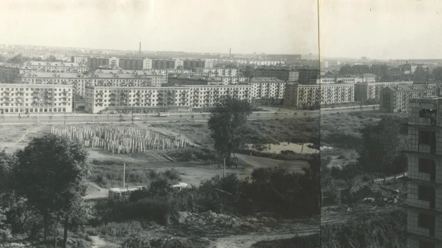 На фотографиях из фотоколлекции В.В. Реймерса место нынешней эспланады 55 лет назад. На...