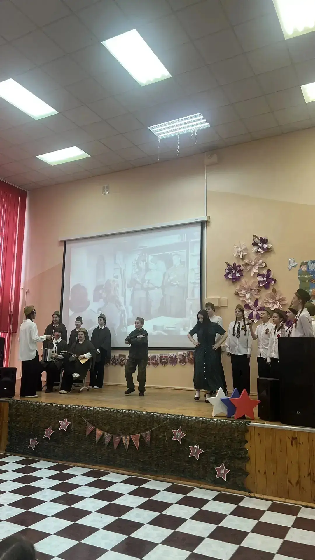 В нашей школе прошёл праздничный концерт, посвящённый празднику 9 Мая — Дню Победы.  Это событие ста
