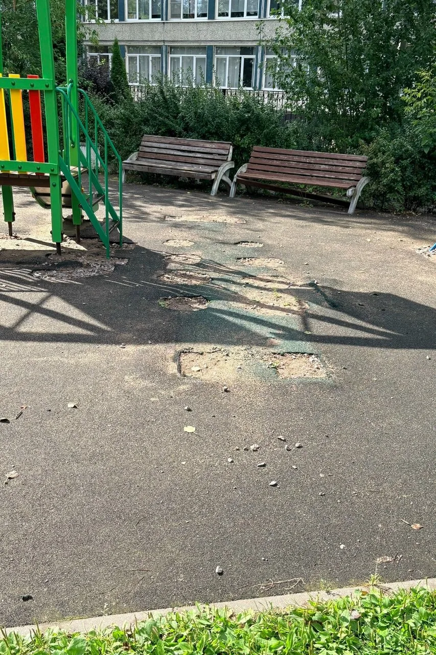 На проспекте Народного Ополчения оставили опасные дыры ⚠
