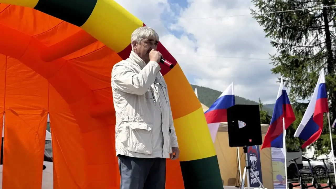 🇷🇺Вчера на главной площади Слюдянки вместе с председателем Думы Михаилом Михайловичем Кайсаровым в