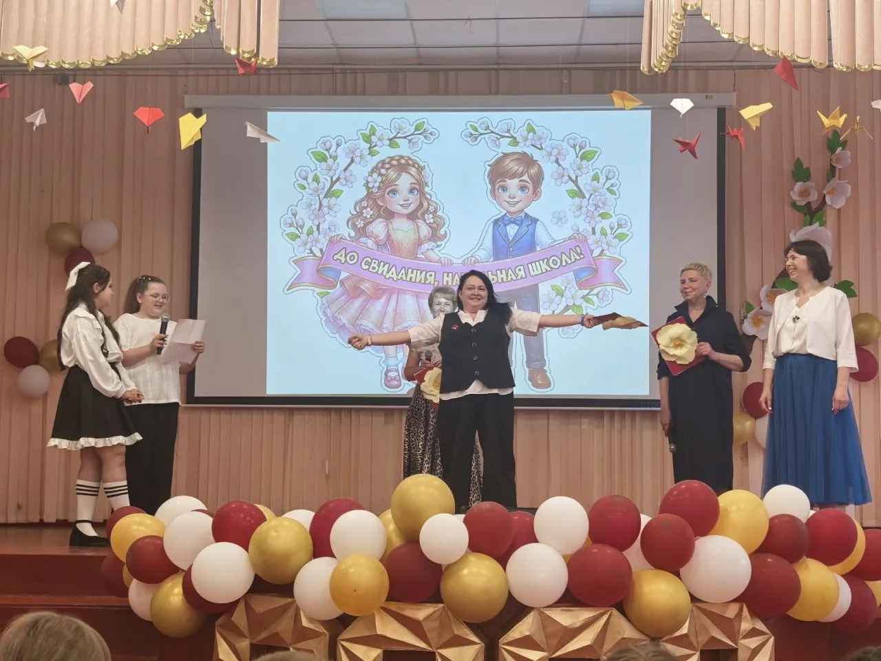 ПРОЩАЙ, НАЧАЛЬНАЯ ШКОЛА!   👫22 мая в ЦО №17 имени А.А. Герасимова состоялся долгожданный выпускной д