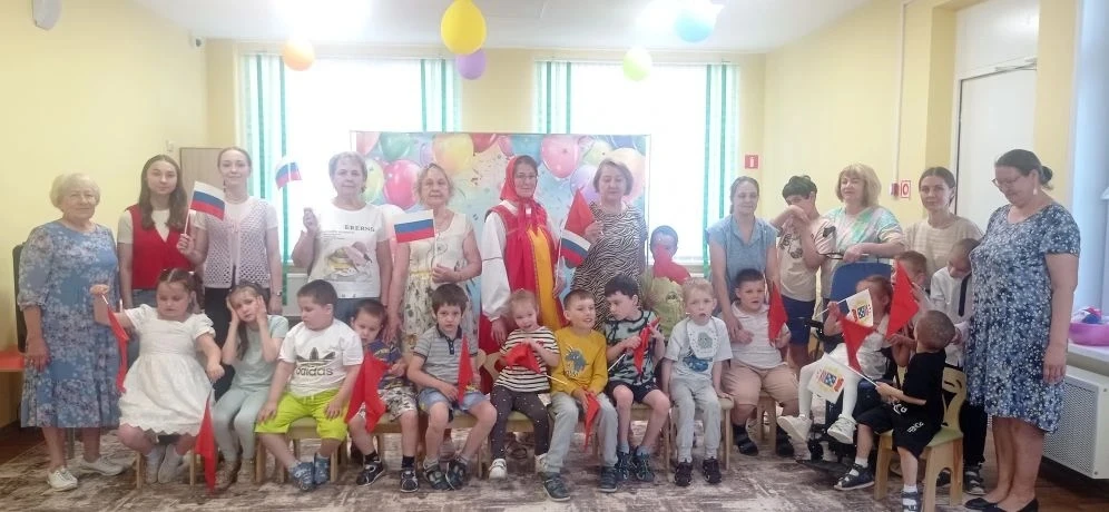 С ЛЮБОВЬЮ К РОДИНЕ: ПОЗНАВАТЕЛЬНЫЙ ЧАС ДЛЯ ДЕТЕЙ С ОВЗ

В Чебоксарах для воспитанников второго корпу