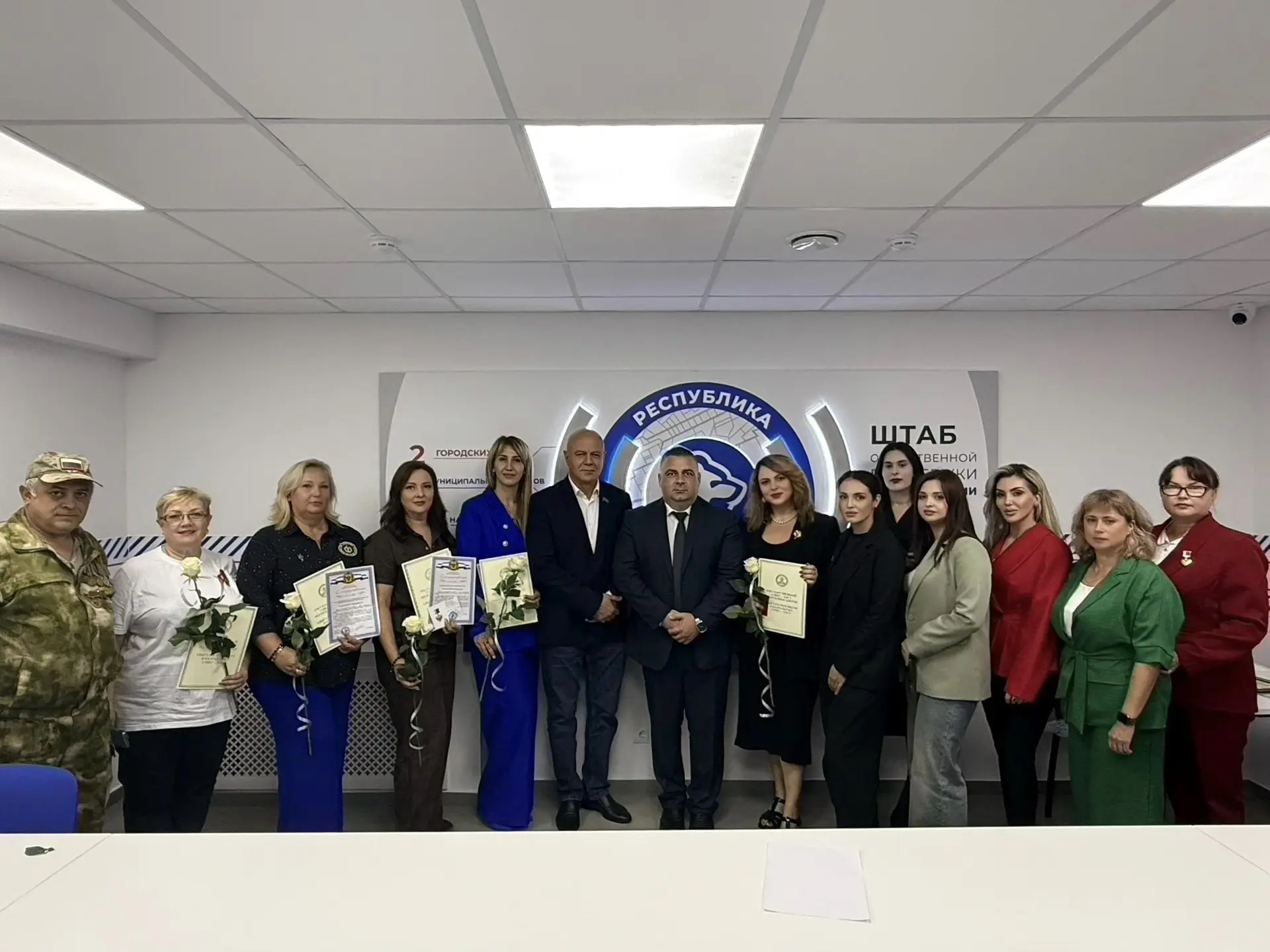 Сотрудники ГБУЗ РА «АРКСП» были награждены за добровольческую деятельность в посёлке Ни...
