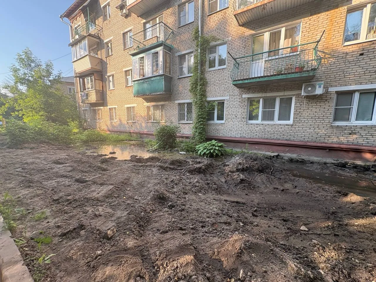 Это все очень хорошо, а каких именно работ: прокладка новой трубы? А откачка воды, установка огражде