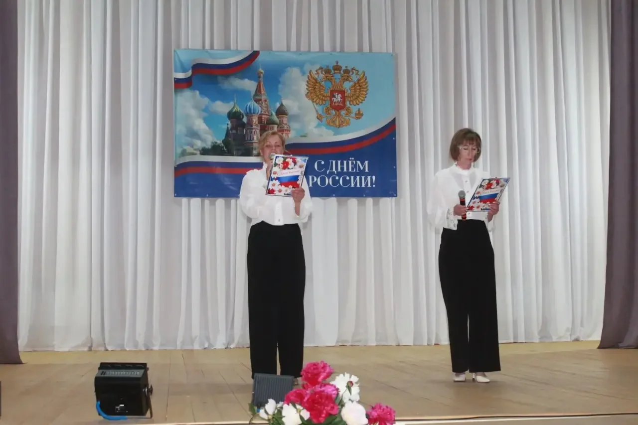 Солнце светит над Россией! ☀️🇷🇺
Во Фрунзенском СДК прошёл праздничный концерт, посвящённый Дню Рос
