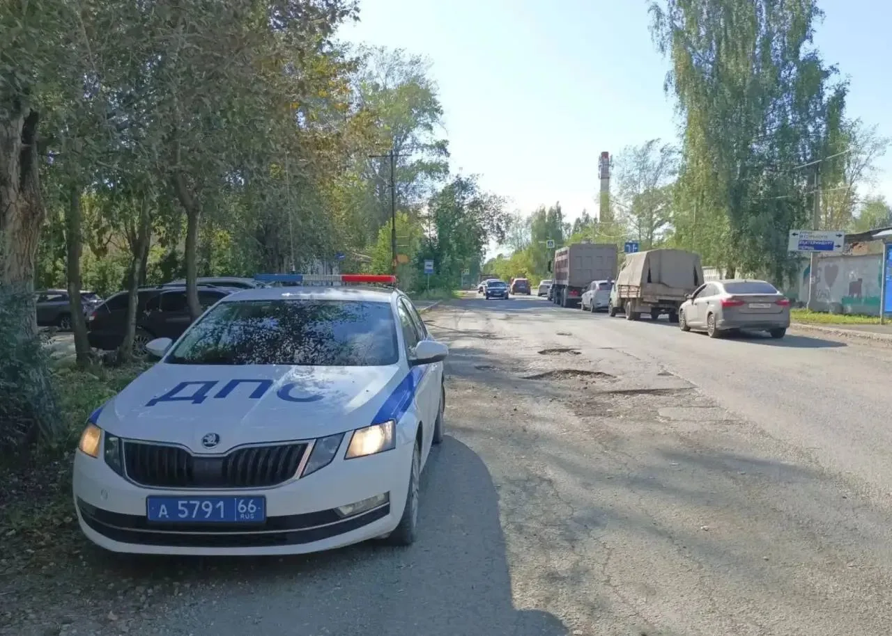 Из-за дырявой дороги в Ревде запретили ездить автобусам

ГАИ ограничила движение общественного транс