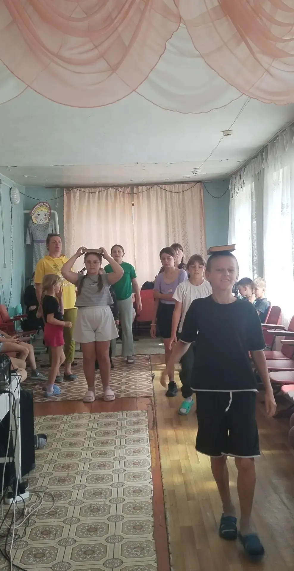 Сегодня работники Свердловского культурно-досугового центра провели игровую программу для детей приш