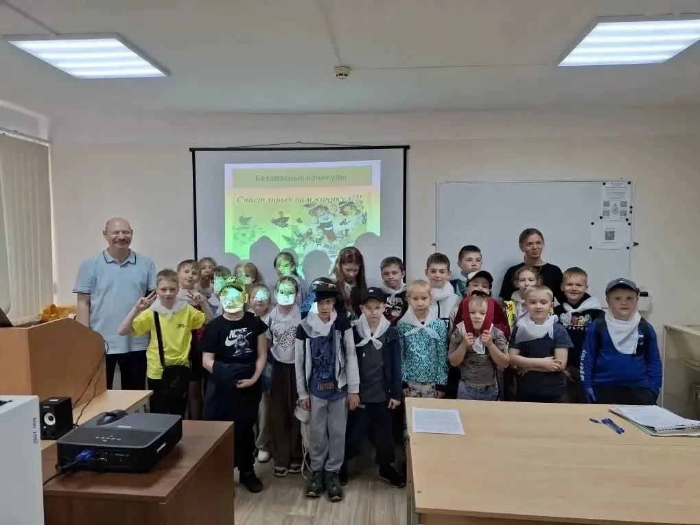 🚀 Экспедиция «Мухоморы в кедах»:  интересное за день

1️⃣ Безопасность — наше всё  
Стартовали с по