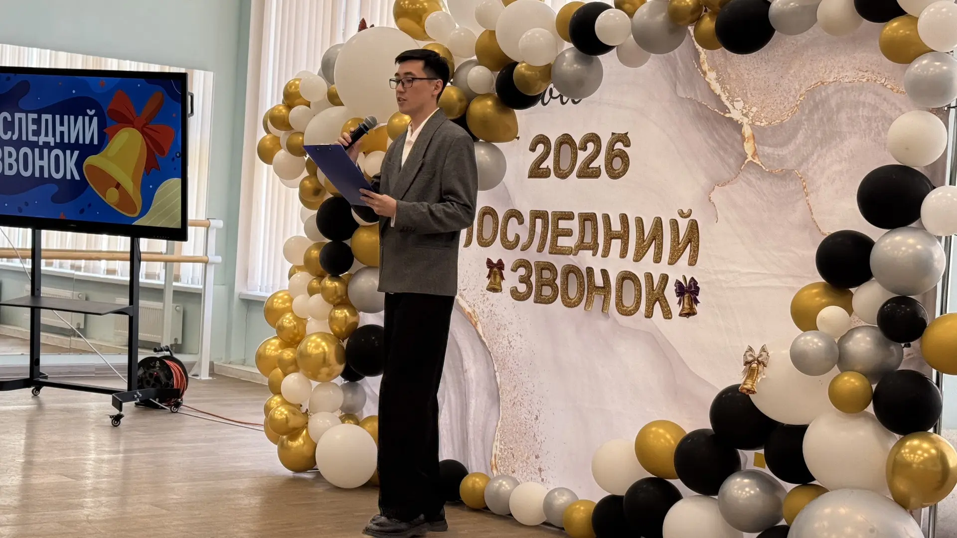 ТОРЖЕСТВЕННАЯ ЛИНЕЙКА 9 КЛАССОВ В ТРЕТЬЕМ КОРПУСЕ — ТОРЖЕСТВО ЕДИНСТВА И НАДЕЖД ✨🎓  Вчера в третьем 