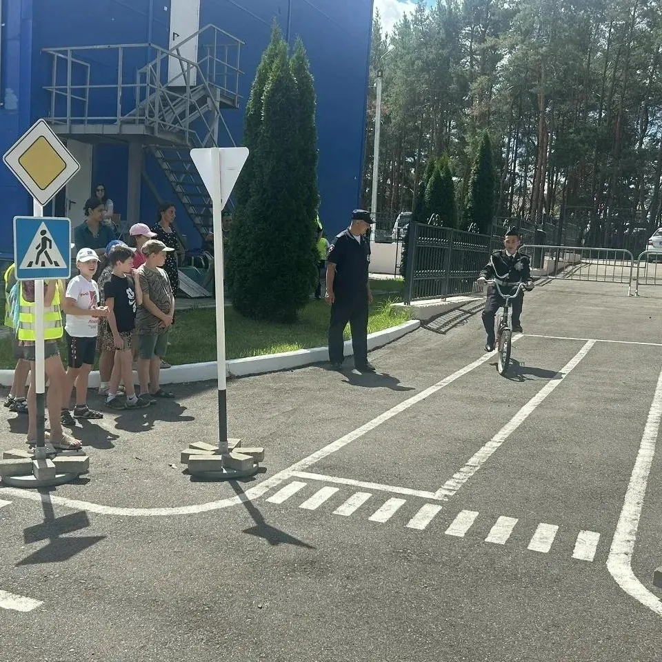 🚦 Куда на красный?

Ребята пришкольного лагеря освоили ПДД в автогородке под руководством инспектор