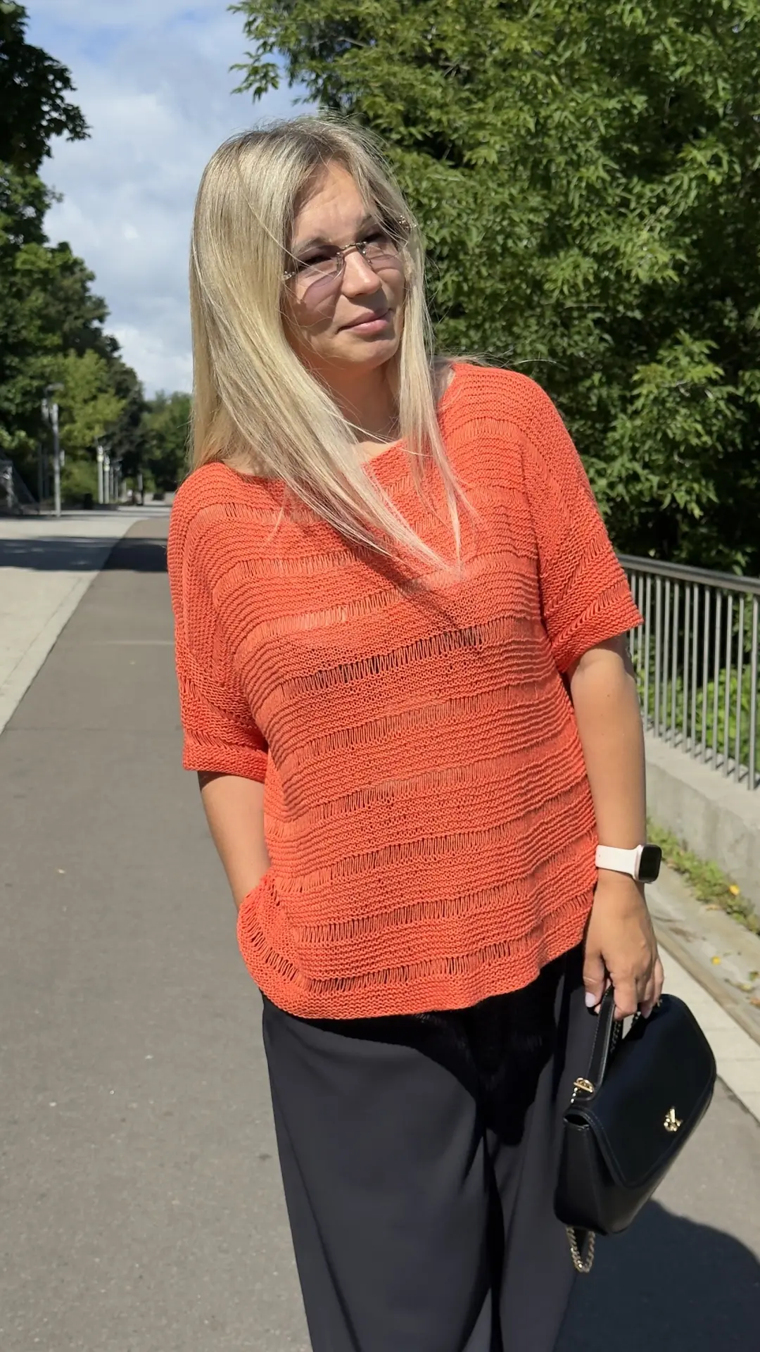 Футболка в наличии. Цена: 4500 рублей. Размер 44-52.  Состав: вискоза и лен.