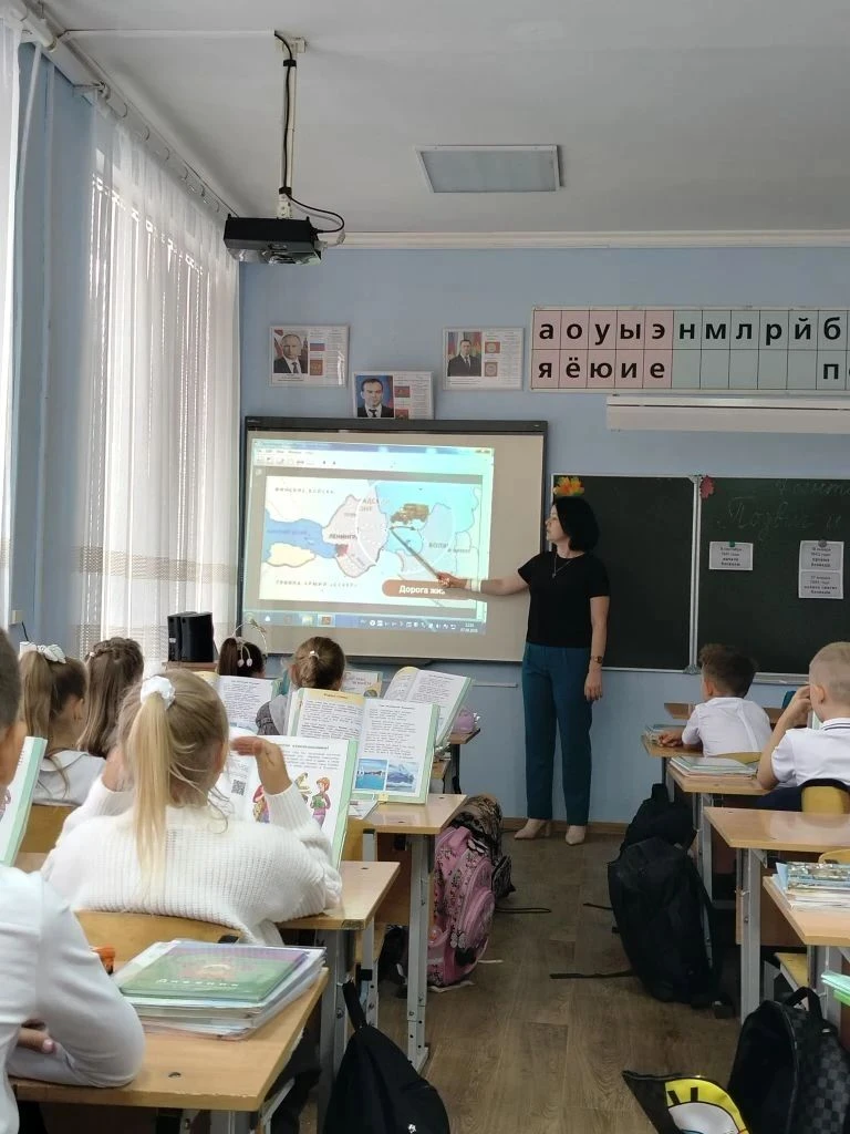 Сегодня во 2«Б» классе (кл.рук.С.С.Доюнова) прошло внеурочное занятия «Разговоры о важн...