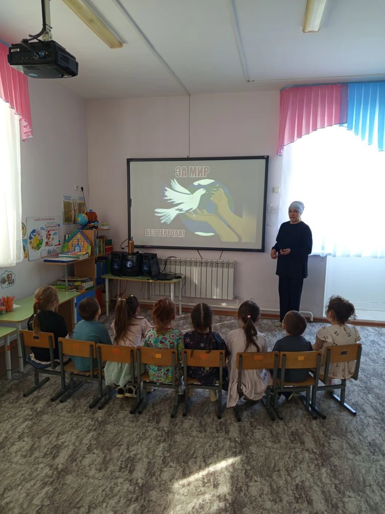 Балалар бакчабызның зурлар төркемендә “Терроризм һәм экстремизмга каршы тору” темасына багышланган т
