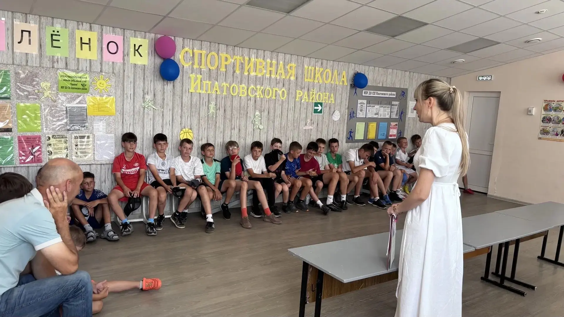 🤝 Важный разговор о дружбе и безопасности ✨
Педагог-психолог отделения помощи семье и детям Светлан