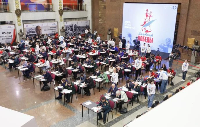 Первое место в "Диктанте Победы" даст дополнительные баллы при поступлении в вузы

Об этом сообщает 