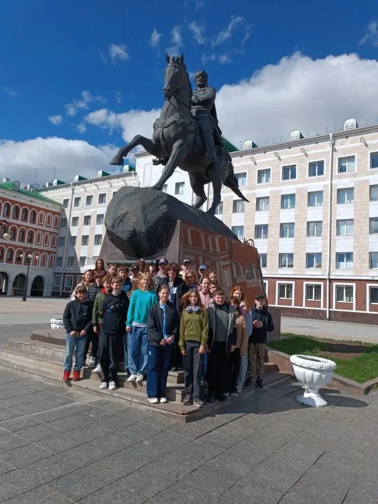 Путешествие в Йошкар-Олу  👫 Поездка учеников 5 «В», 7 «М» и 7 «Н» классов нашей школы в город Йошкар