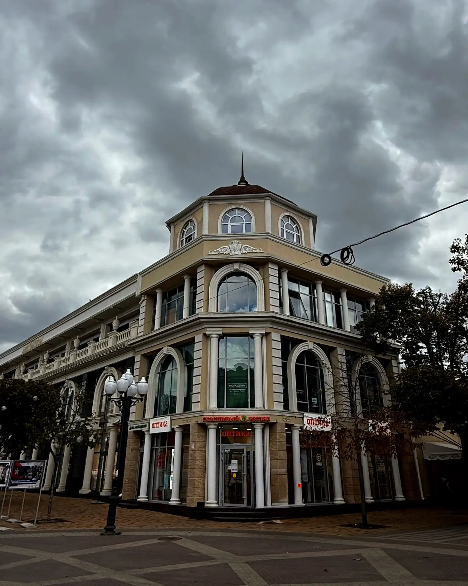 Столица Крыма в ожидании дождя 🌧️