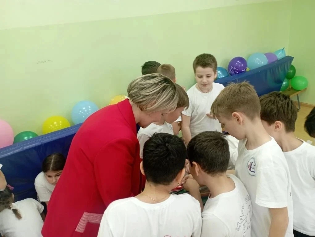 «Вместе мы сильнее»: учимся чувствовать и поддерживать друг друга! В 3-м классе прошло игровое занят