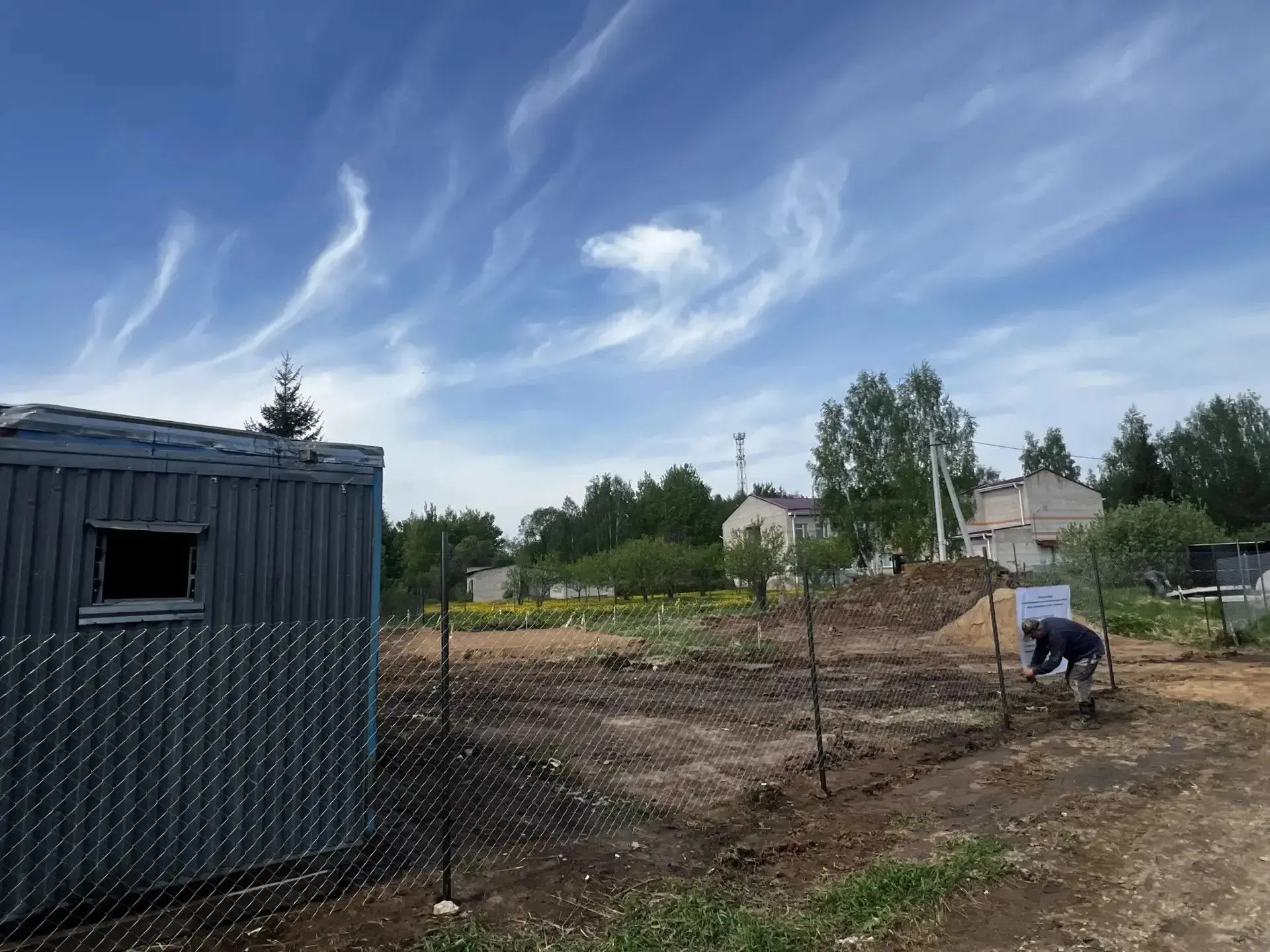 В деревне Лужное  Дзержинского района начались работы по строительству блочно‑модульной...