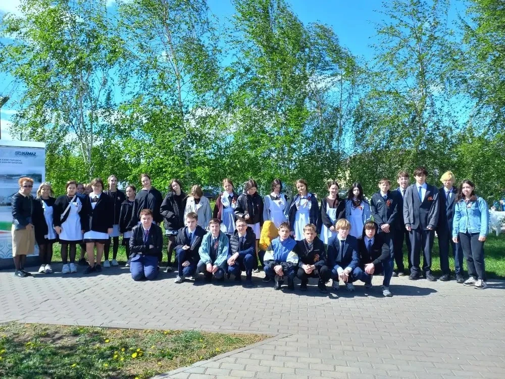 📍 Репортаж с набережной Габдуллы Тукая: 8-е классы в «живом коридоре»