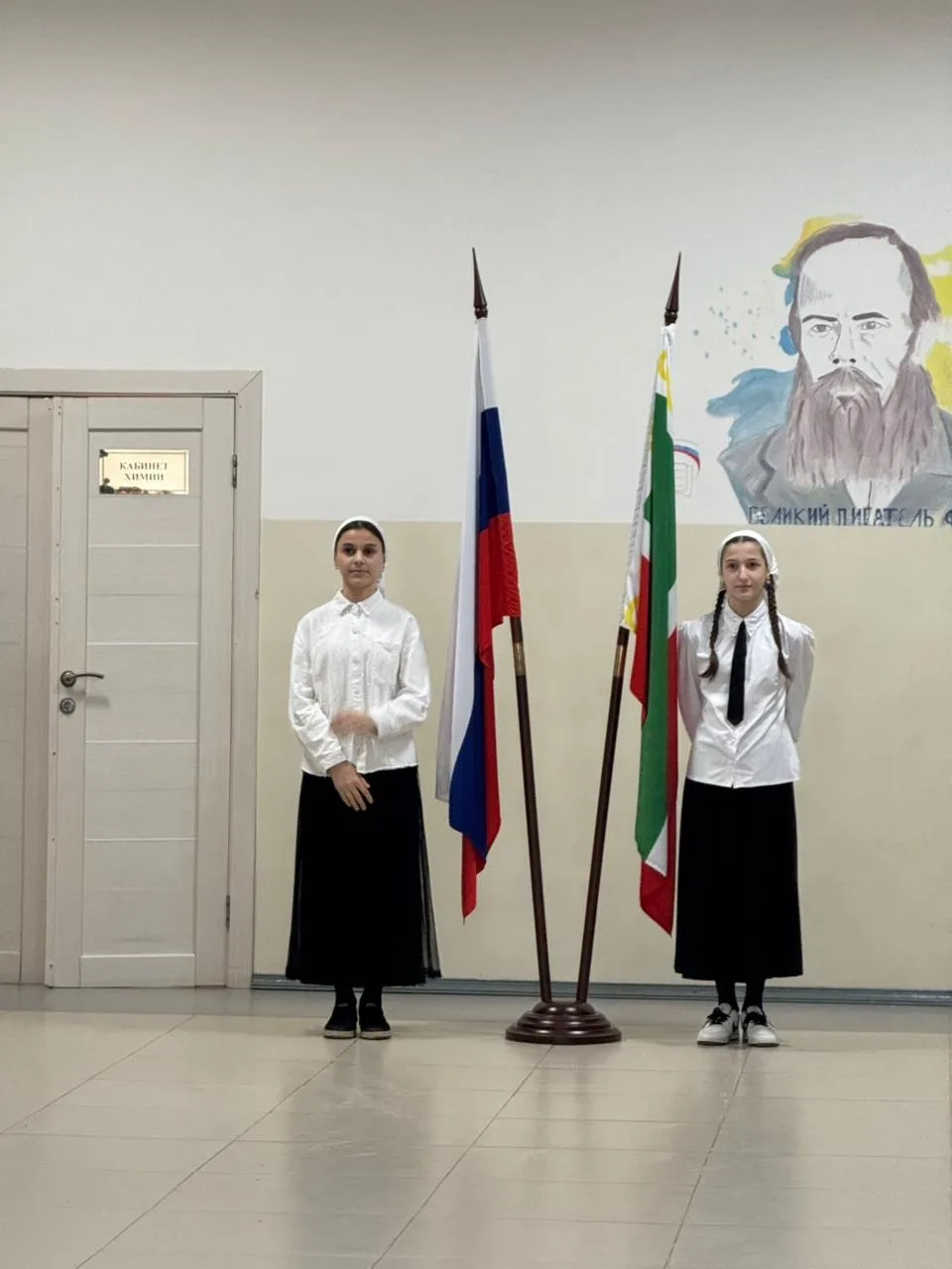 "16 февраля состоялась линейка по поднятию флага Российской Федерации и Чеченской Респу...