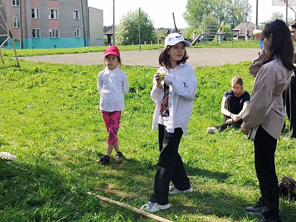 Школьные старты: кто дальше всех прыгнет и метнёт? 🏃‍♂️🏀💪

Друзья, в прошлый понедельник  в нашей