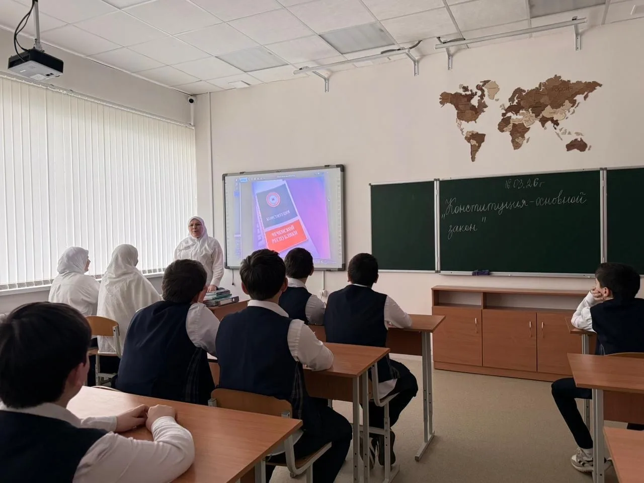 Главный закон нашей республики  В преддверии Дня Конституции Чеченской Республики в МБОУ «Гимназия №