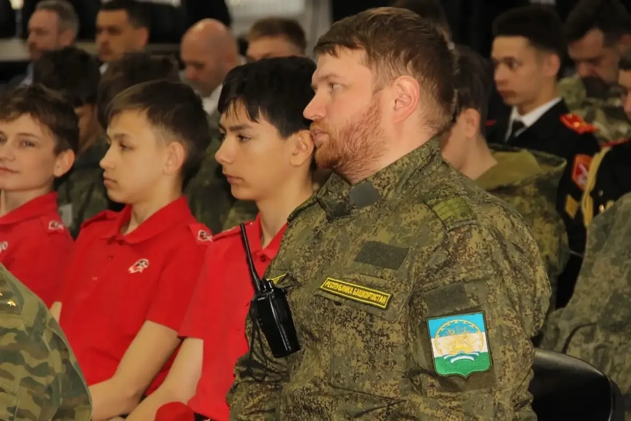 🎉 Поздравляем команду ВПК «Коллектор»!  Команда военно-патриотического клуба «Коллектор» из МБОУ гим