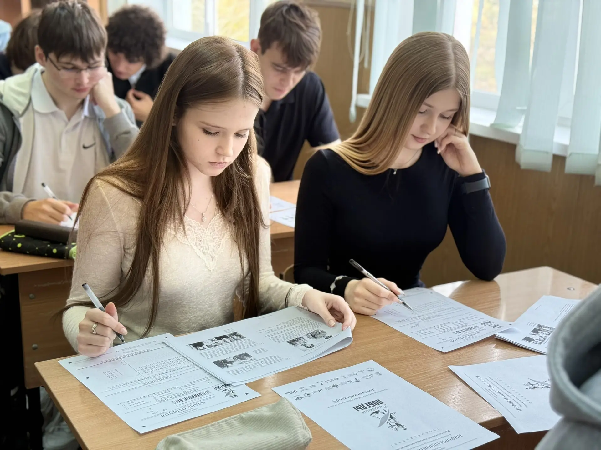 🗓️24 АПРЕЛЯ | Знать, чтобы помнить: ученики нашей школы написали «Диктант Победы» 🇷🇺📜  Сегодня, 24 а