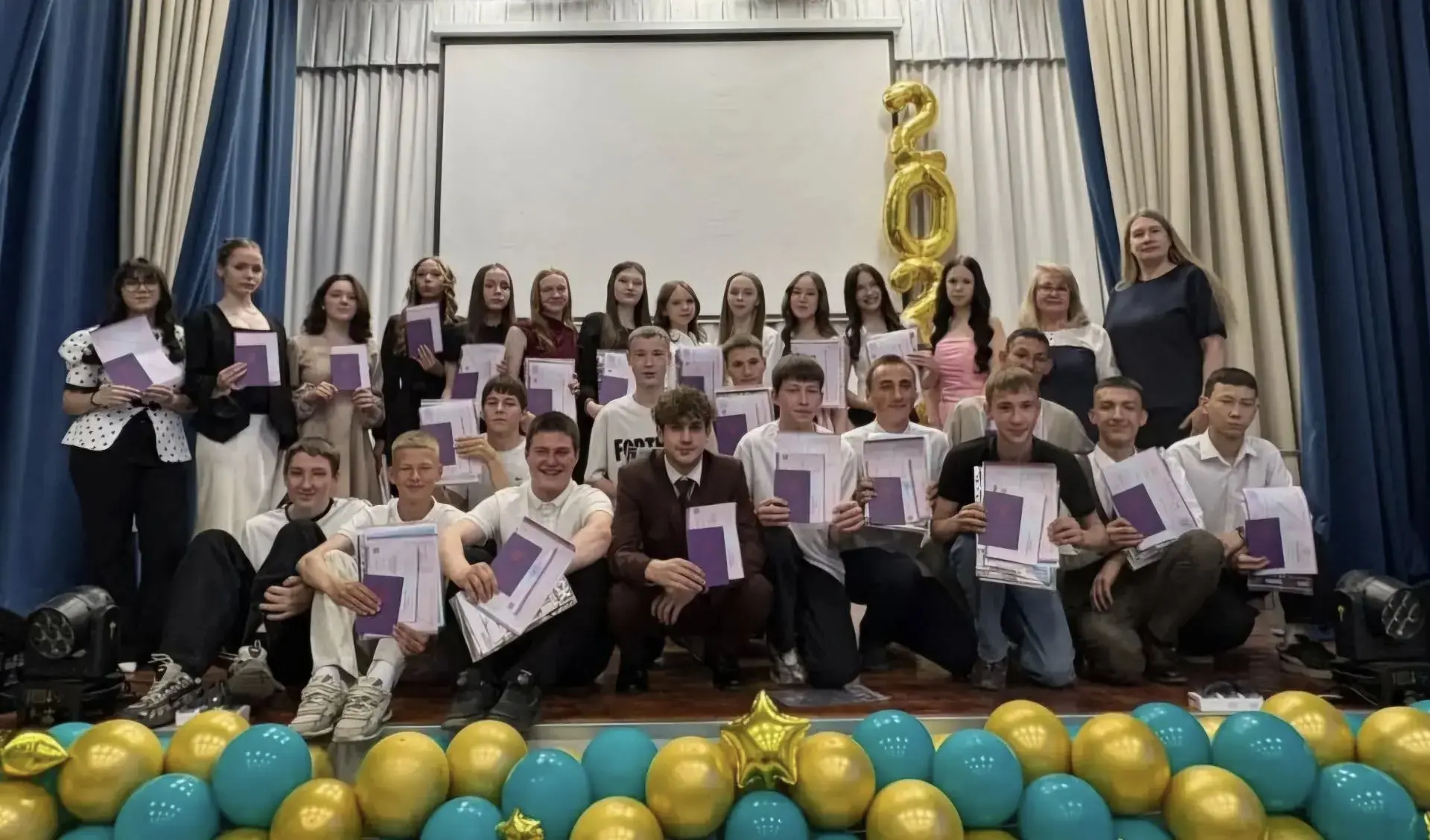 🎓 Поздравляем с окончанием 9-го класса! Аттестат получен!