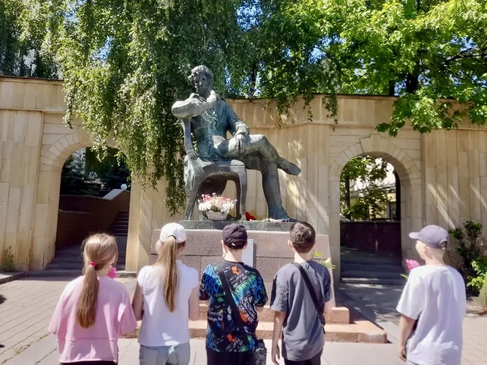 📖  В преддверии дня рождения великого русского поэта и в честь Дня русского языка воспитанники летн