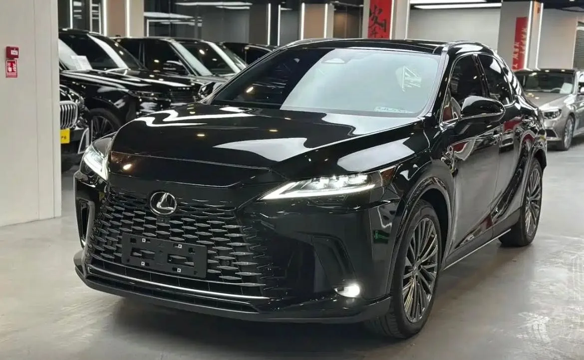 Lexus RX300
(в наличии в Китае) 

Комплектация : 2.0 AT 4WD Enjoy

#Китай 🇨🇳

⚙️[Привод] 4WD
🗓[Го