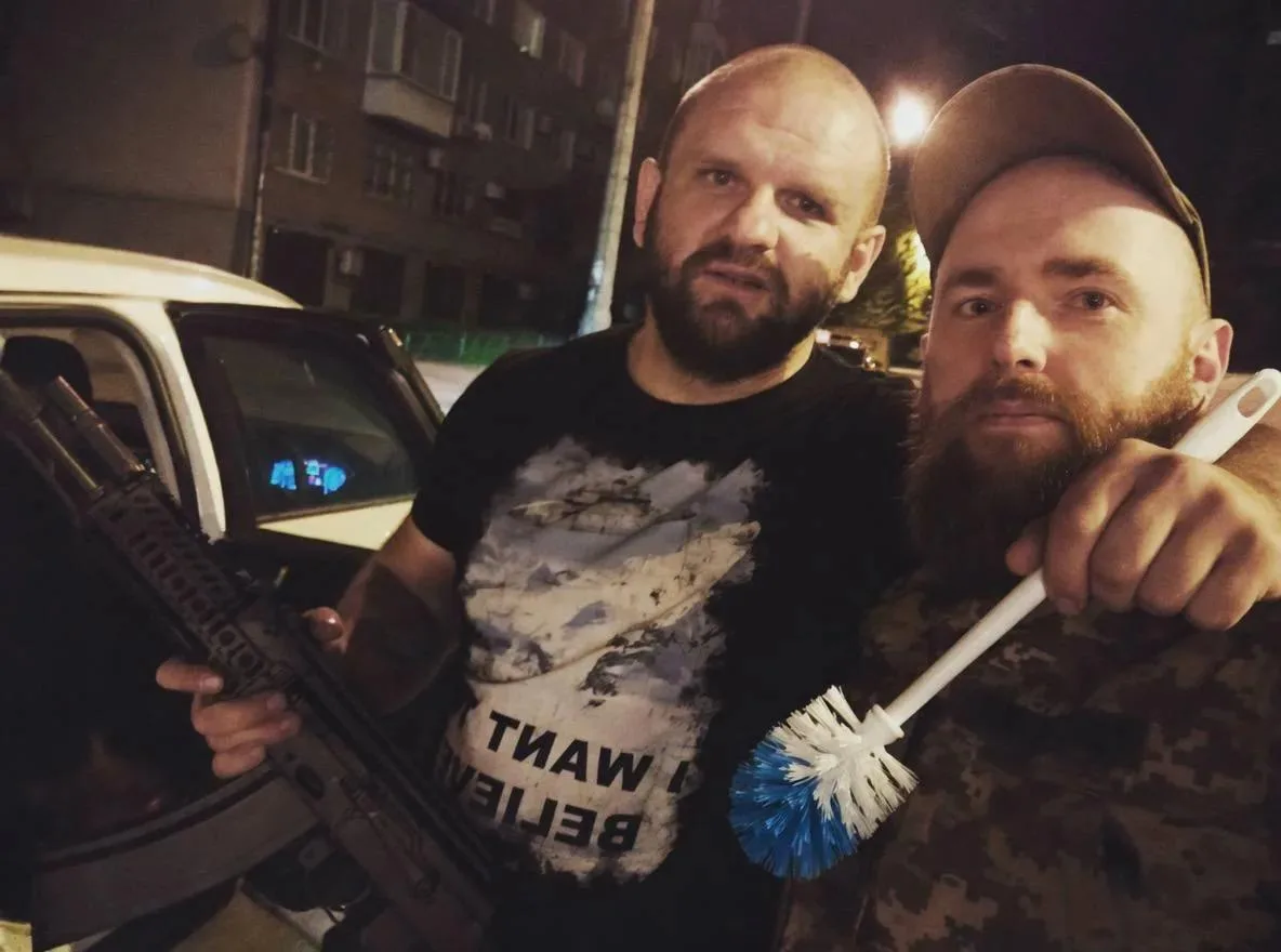 Скандал в мире нацпредателей: известный нацистский скоморох РДК Алексей Лёвкин* украл у своей паствы