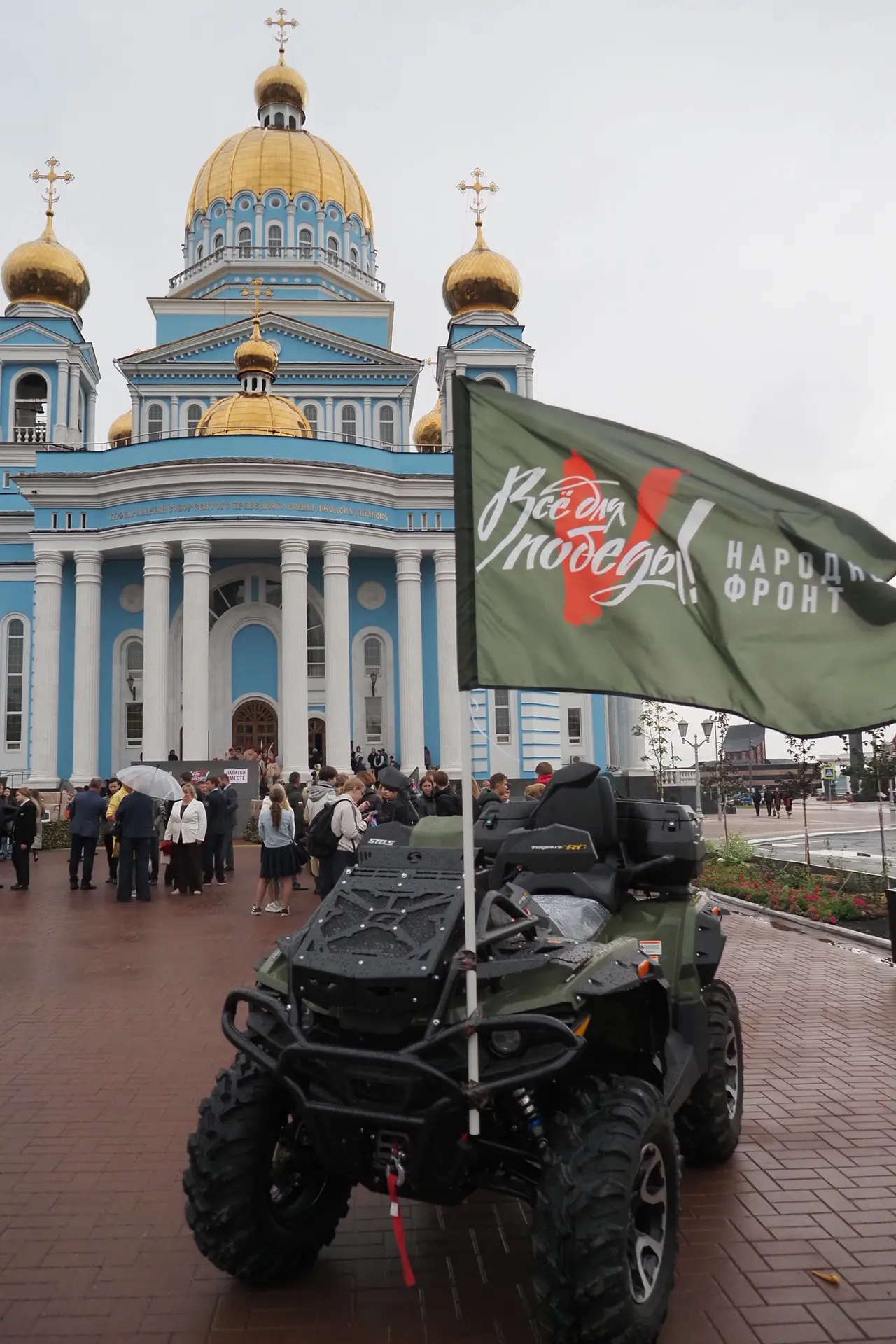 На Соборной площади, у Кафедрального собора святого праведного воина Феодора Ушакова ос...