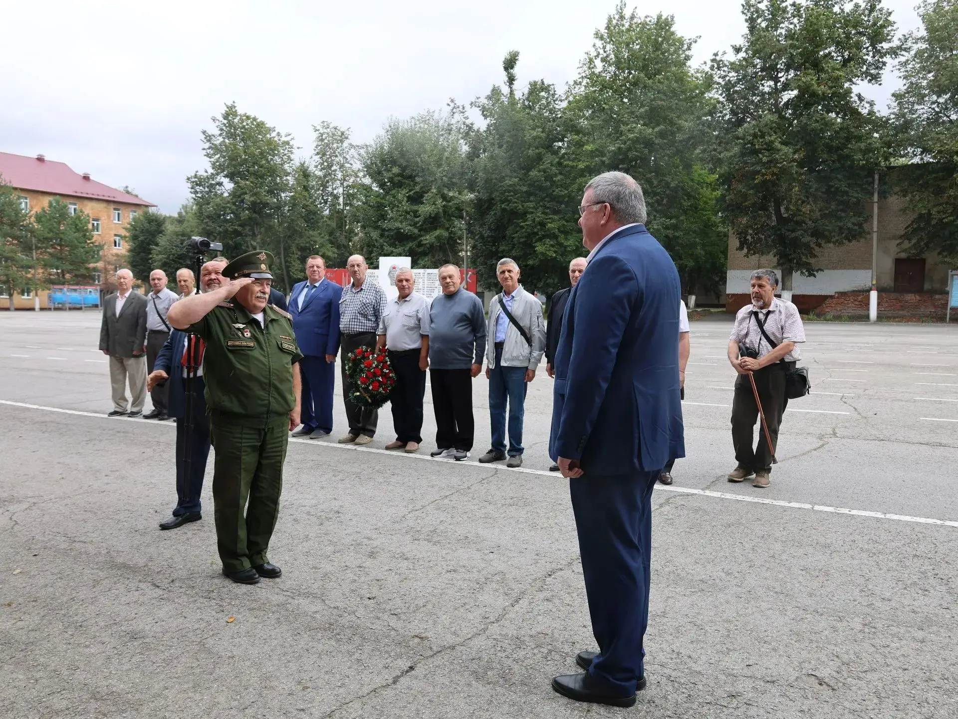 История артучилища навсегда вписана в летопись нашего города-героя
 
Встретился с выпускниками Тульс