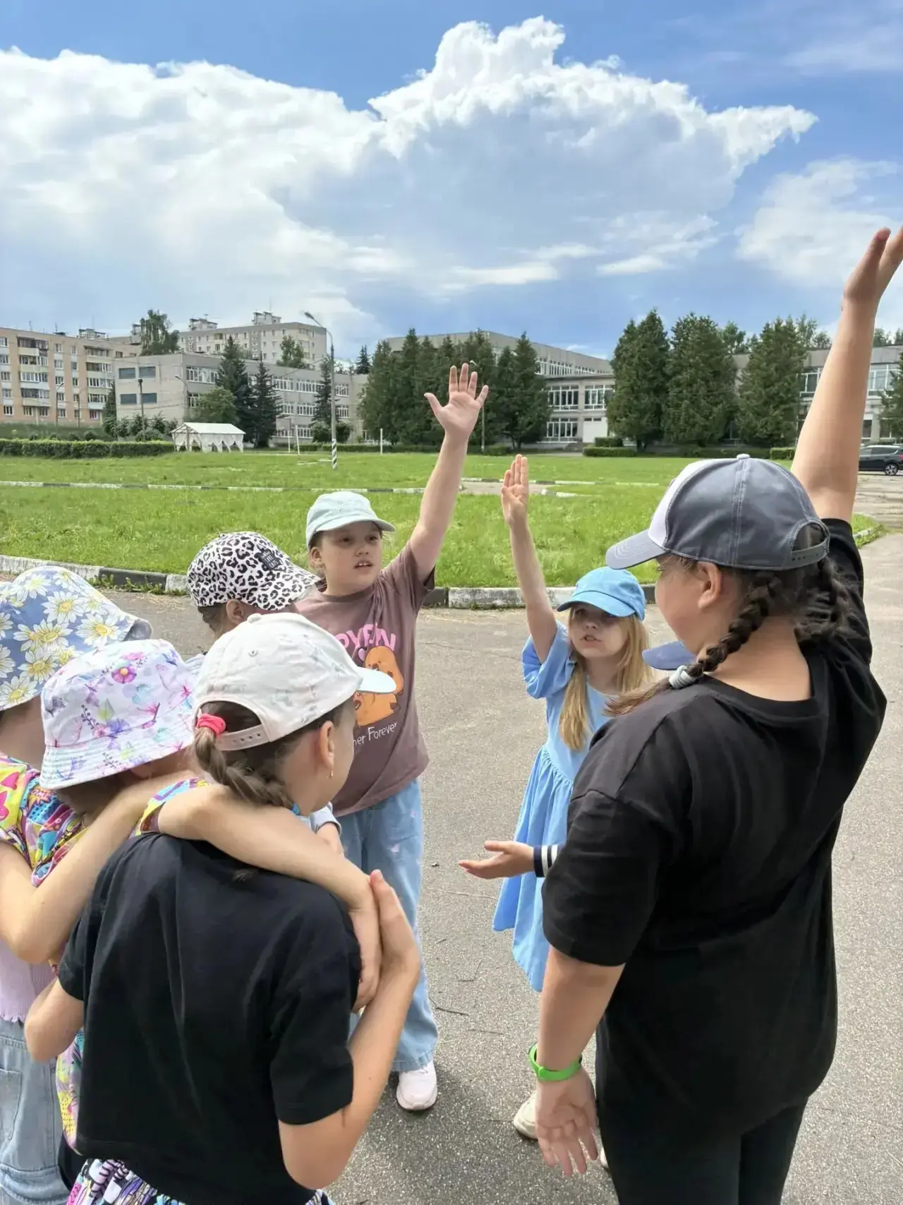 Орлёнок-Лидер + Международный день прогулки = идеальное совпадение 🚶‍♂️✨

Второй отряд не стал ждат