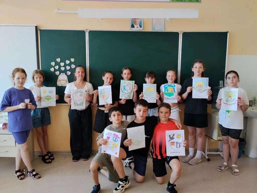 🌟 День семьи, любви и верности в лагере «Почемучки»!

Сегодня наш лагерь превратился в настоящую ма